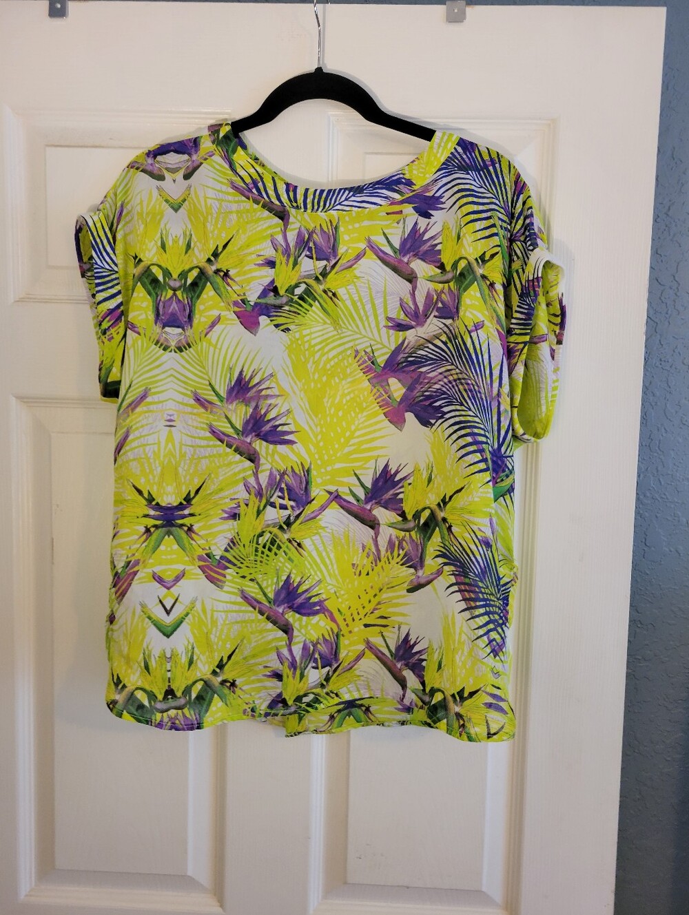 Jennifer Lopez Tropical Print Button Back Short Sleeve Blouse Size Medium